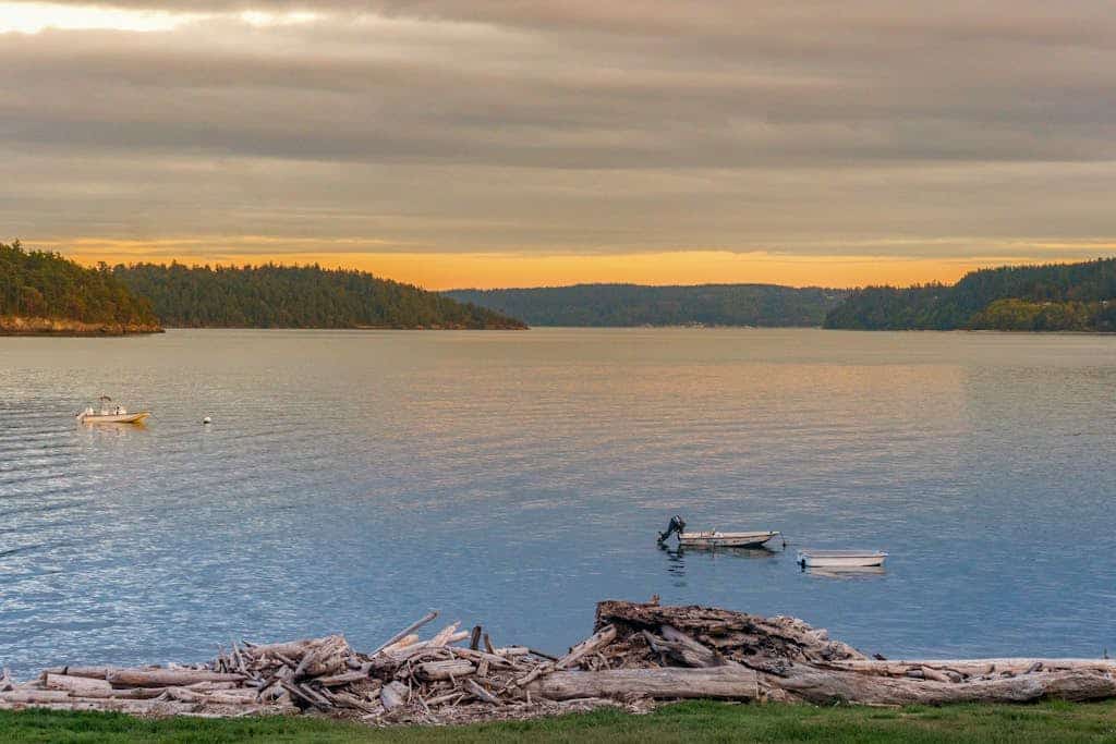 Bayfront getaway with amazing views and easy access to nearby attractions