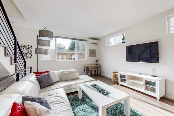 Modern townhome with rooftop deck, dog-friendly and city access
