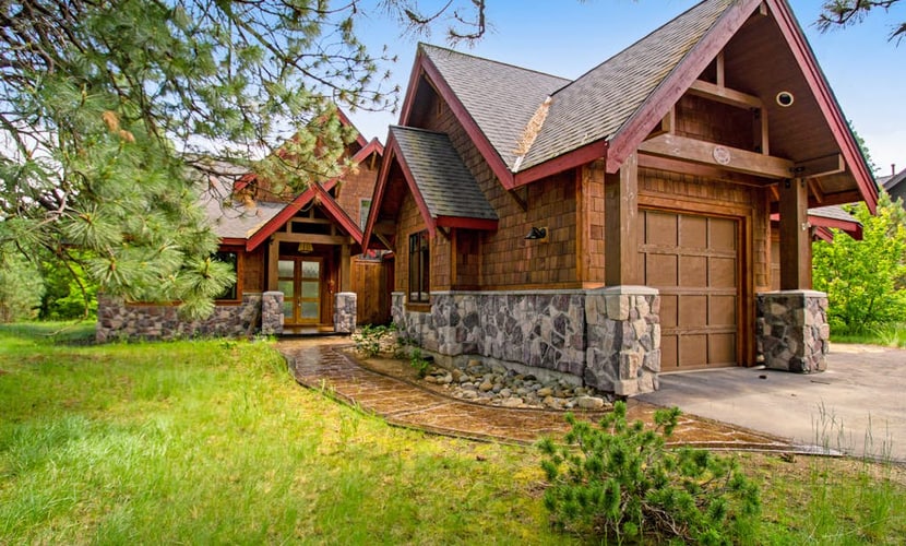 Golf-course-view cabin with hot tub, firepit, & grill - near hiking/biking