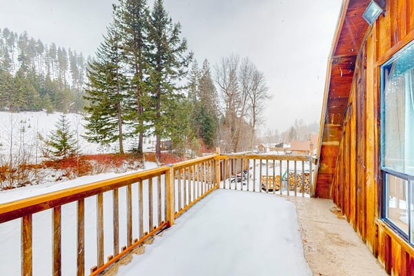 Mountain-view, dog-friendly abode with grill & W/D - near outdoor recreation