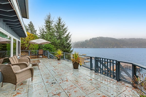 Lakefront home with canoe, kayaks, large deck, beach access, fireplace, & W/D