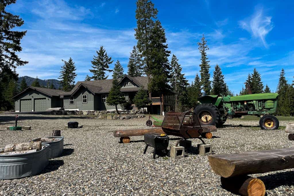 Brand new home near Cle Elum Lake, w/ deck, firepit, pickleball/basketball court
