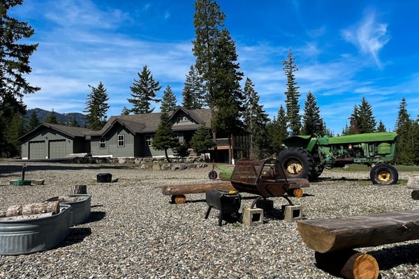 Brand new home near Cle Elum Lake, w/ deck, firepit, pickleball/basketball court