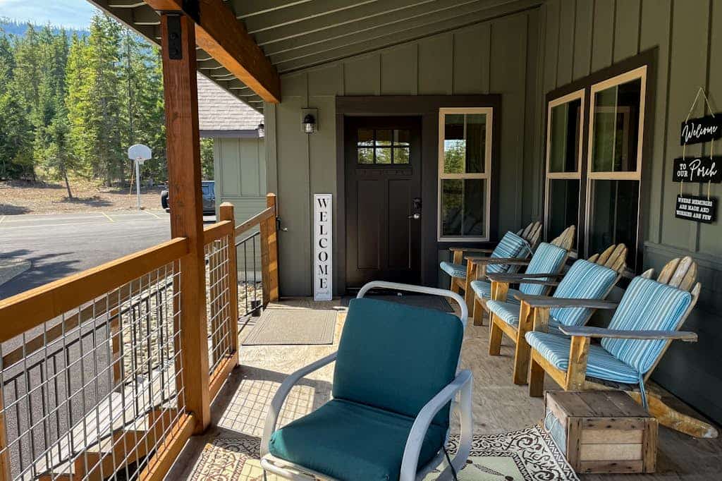 Brand new home near Cle Elum Lake, w/ deck, firepit, pickleball/basketball court