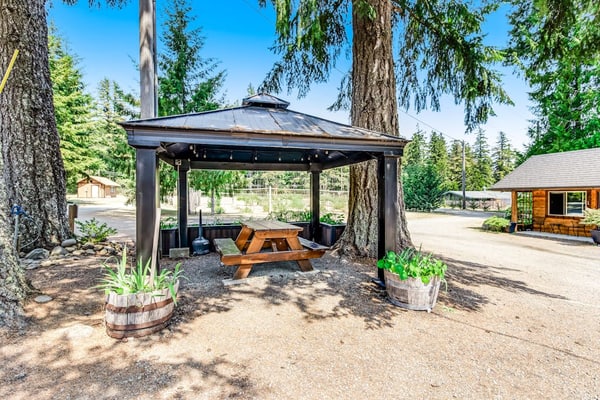 Hiker's studio with mountain views & fast WiFi - dog-friendly