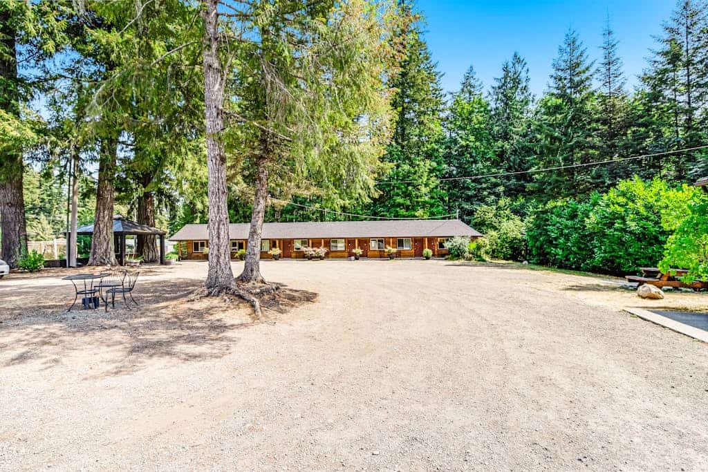 Hiker's studio with mountain views & fast WiFi - dog-friendly