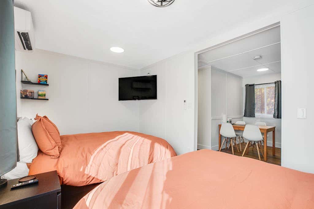 Mount Ellinor, Room 11 at Mount Walker Inn