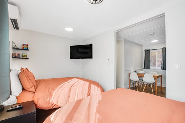 Dog-friendly hiker's studio with fast WiFi & mountain views
