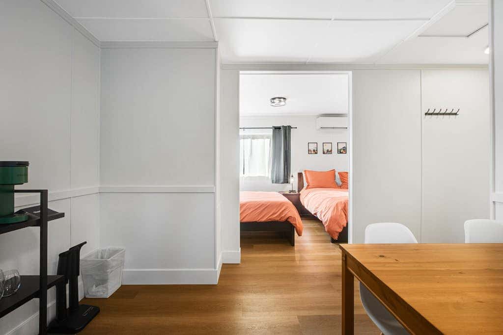 Mount Ellinor, Room 11 at Mount Walker Inn