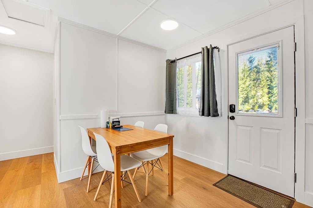 Mount Ellinor, Room 11 at Mount Walker Inn