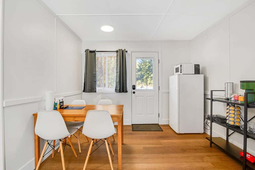 Mount Ellinor, Room 11 at Mount Walker Inn