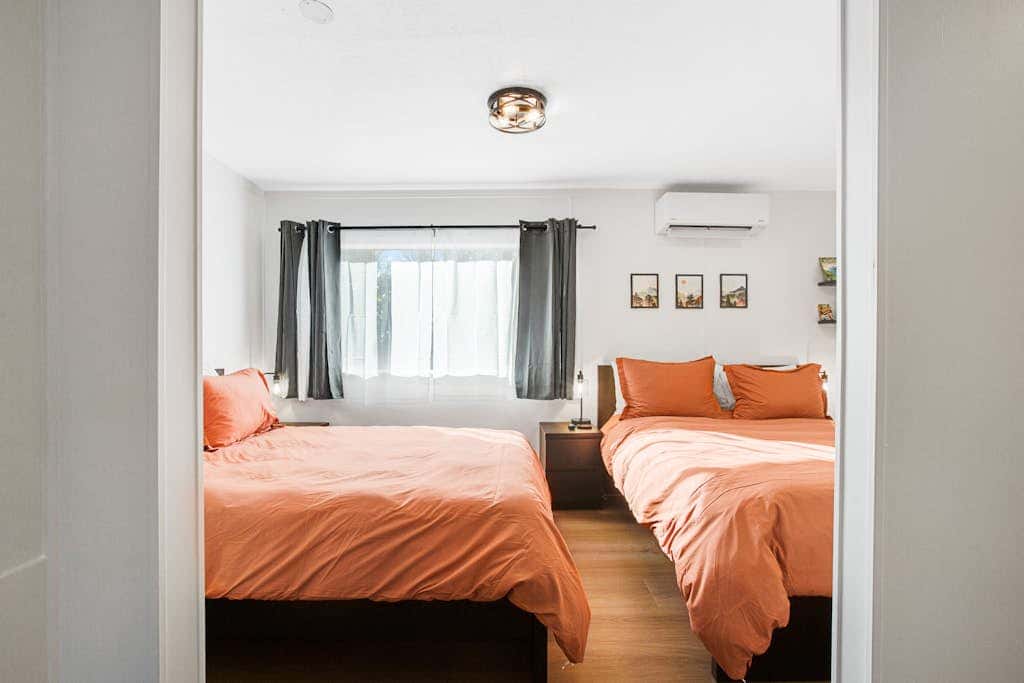 Mount Ellinor, Room 11 at Mount Walker Inn