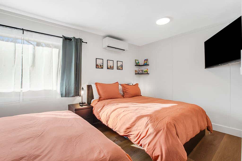 Mount Ellinor, Room 11 at Mount Walker Inn