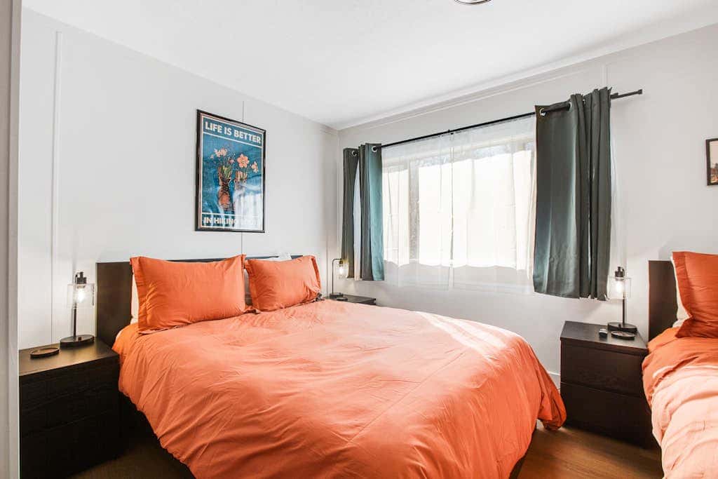 Mount Ellinor, Room 11 at Mount Walker Inn