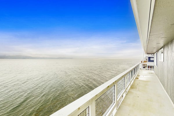 Waterfront home on beautiful Camano Island with stunning views