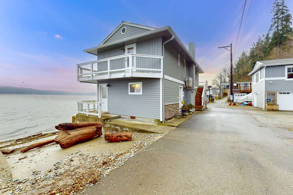 Waterfront home on beautiful Camano Island with stunning views