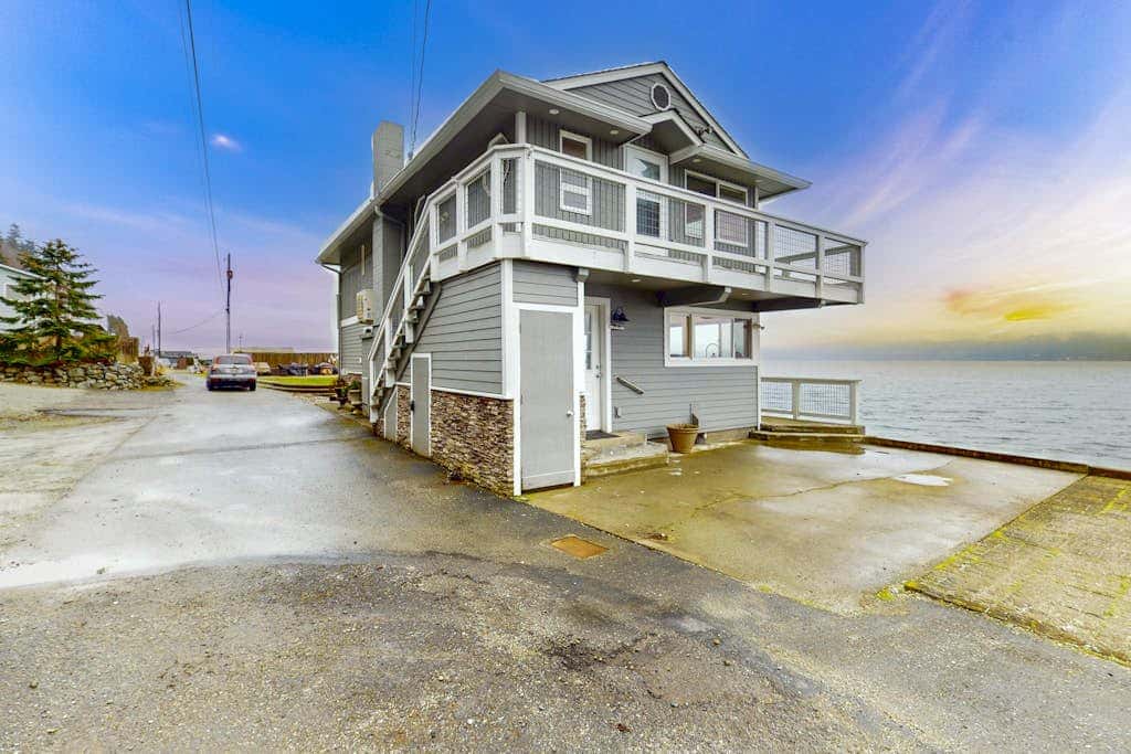 Tyee Shoreline Retreat A