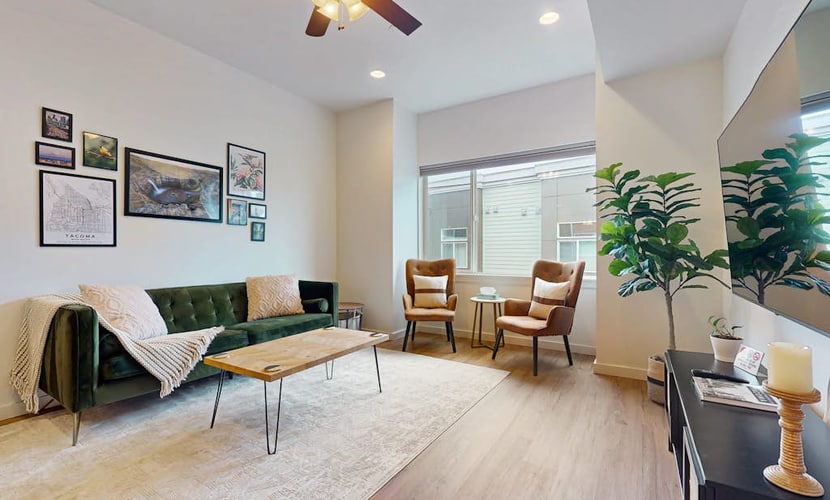Spacious & Luxe Condo: Best Mt. Rainier Views, Near Tacoma Convention Center
