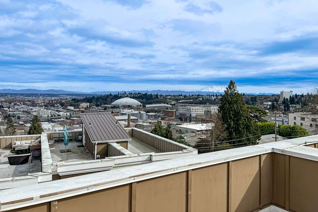Spacious & Luxe Condo: Best Mt. Rainier Views, Near Tacoma Convention Center