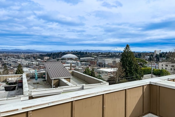 Spacious & Luxe Condo: Best Mt. Rainier Views, Near Tacoma Convention Center