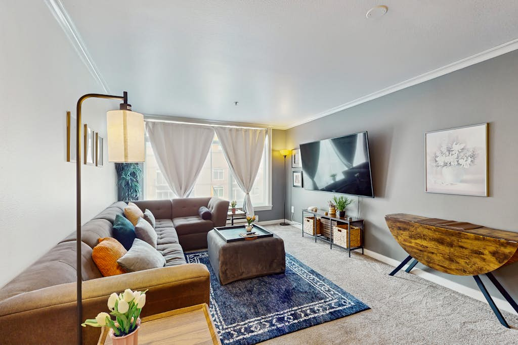 2-Story Penthouse w/ Private Terrace, Free Parking