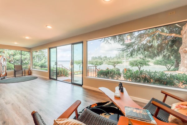 Gorgeous beachfront house w/incredible Olympic Mountain views - dogs welcome