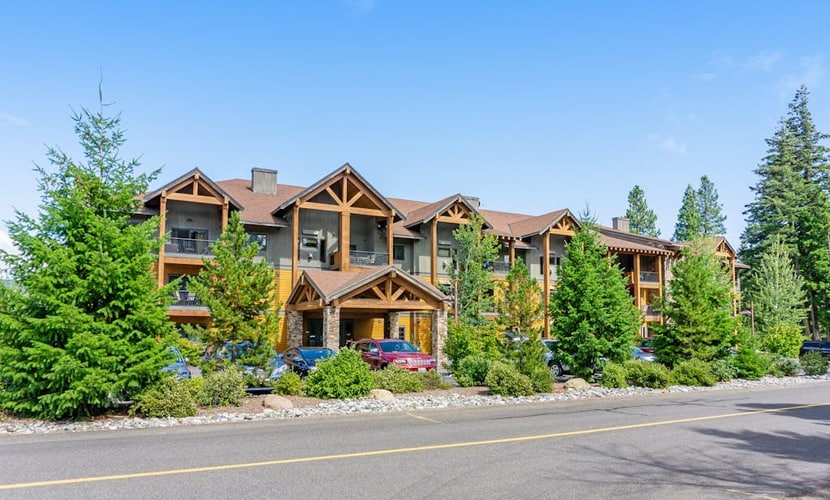 Elegant, dog-friendly retreat w/ shared pool & fireplace - near trails