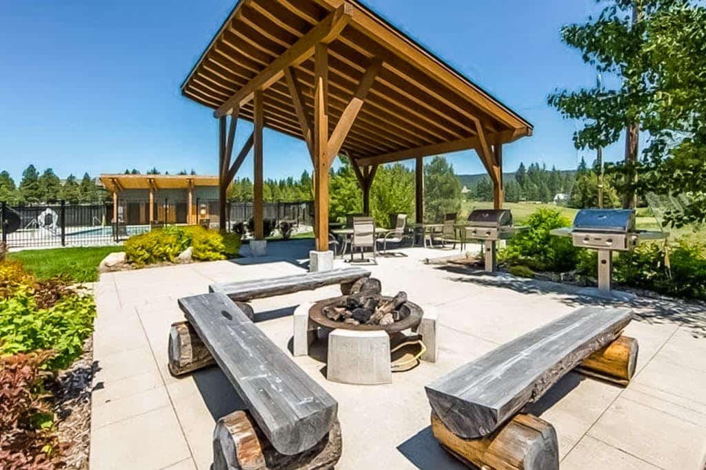 Elegant, dog-friendly retreat w/ shared pool & fireplace - near trails