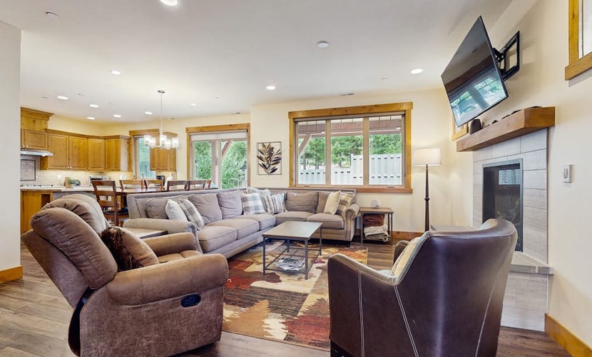 Two-story home with on-site golf, gas fireplace, gas grill, central AC, & W/D