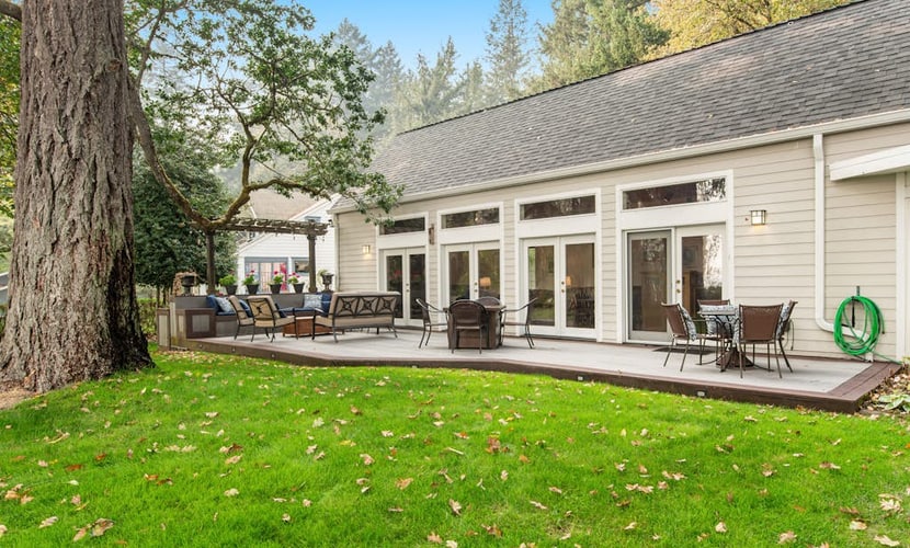 2-story lakefront home with incredible Mt Rainer views, large yard, grill, patio