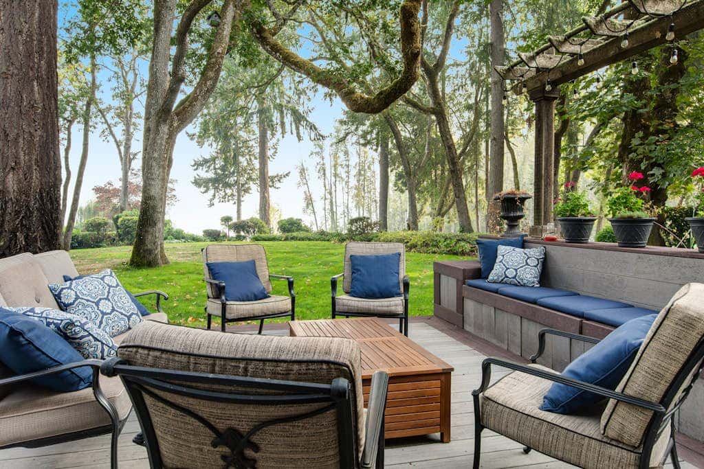 Peaceful Lakeside Retreat