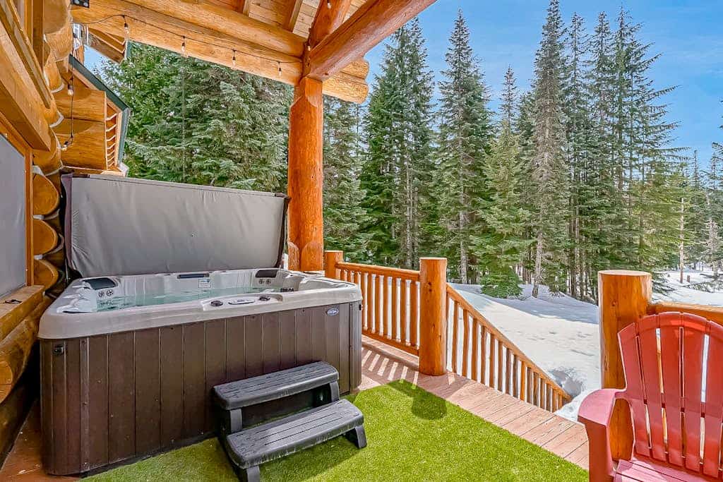 Luxurious 6000-square-foot mountain estate on 10 acres with hot tub & firepit