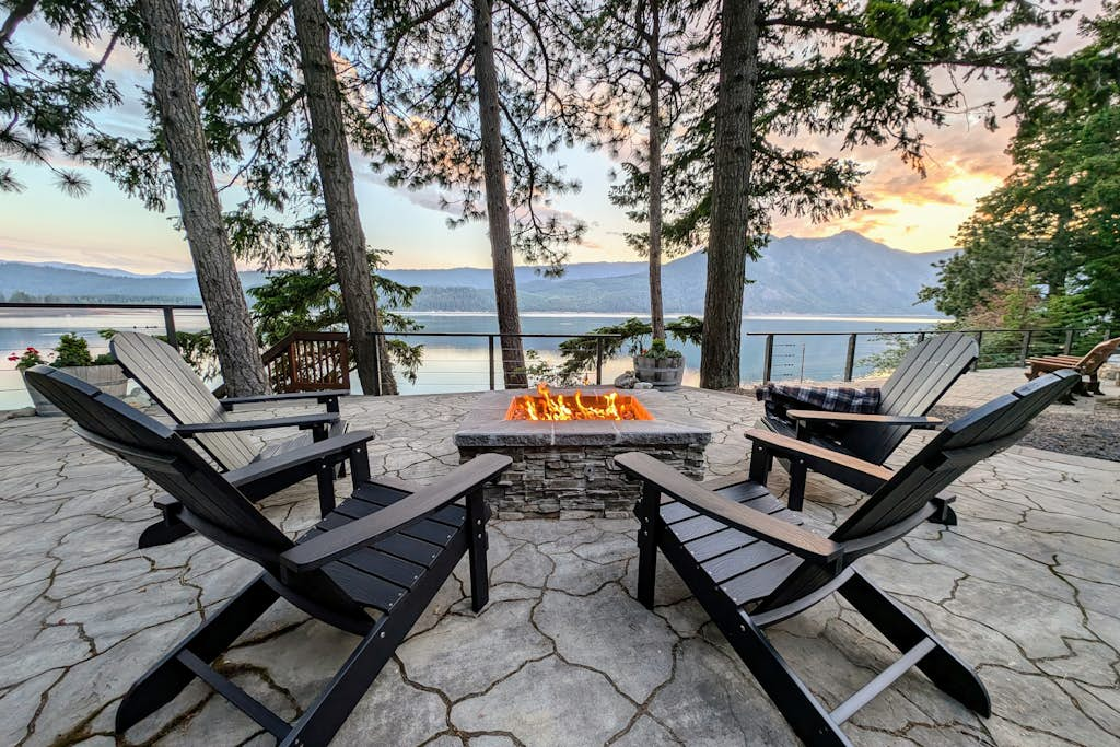 Cozy Lakefront Cabin