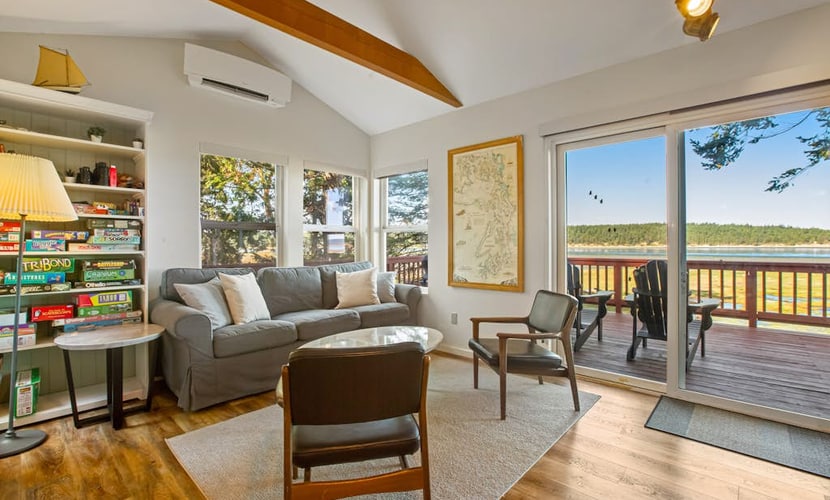 Waterfront Marrrowstone Island Retreat, Beach Access, Stunning Views
