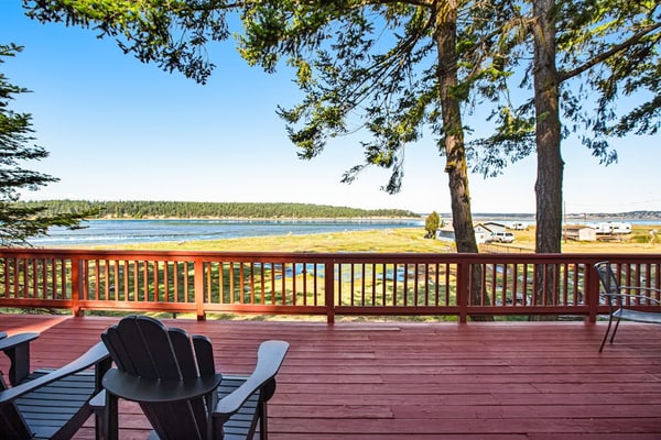 Waterfront Marrrowstone Island Retreat, Beach Access, Stunning Views