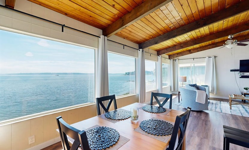 Charming waterfront home with furnished deck & beach access
