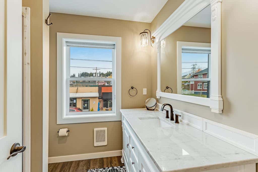 Liberty Bay Loft & Front Street Suite