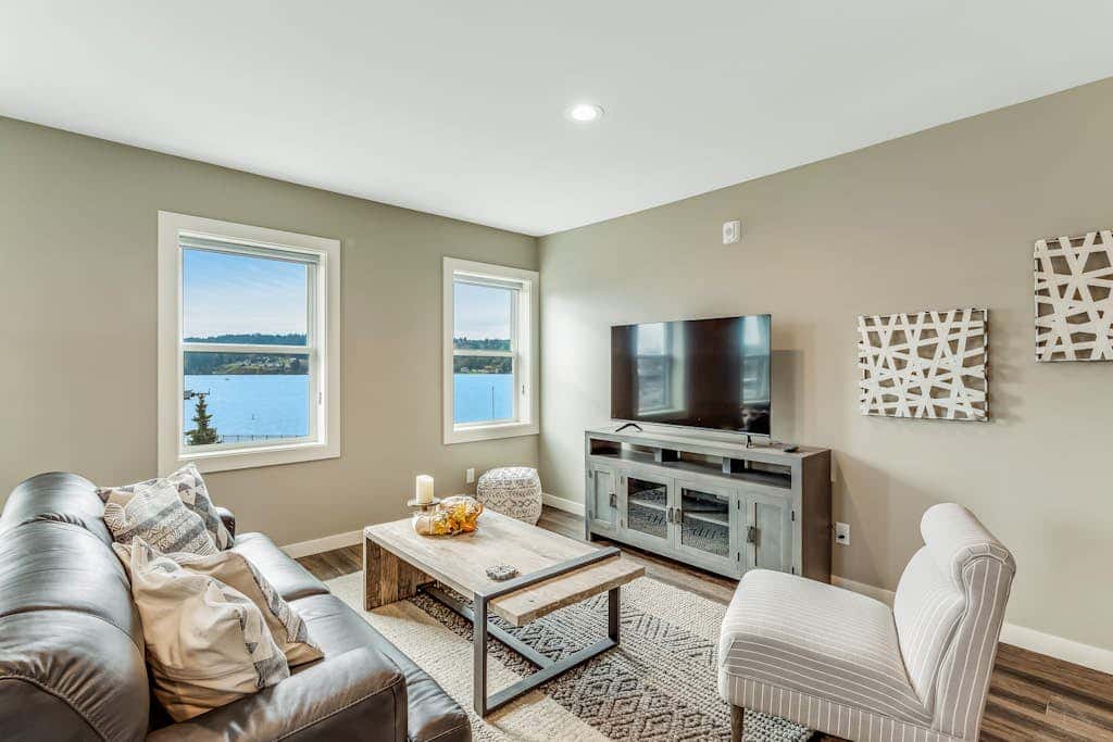 Liberty Bay Loft & Front Street Suite