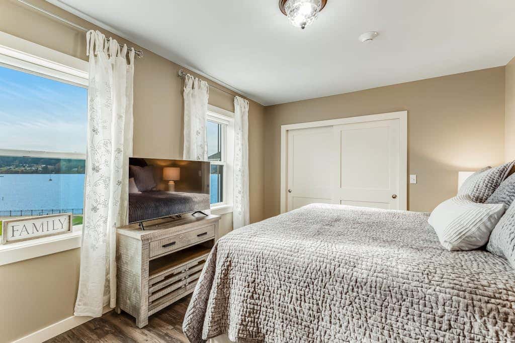 Liberty Bay Loft & Front Street Suite