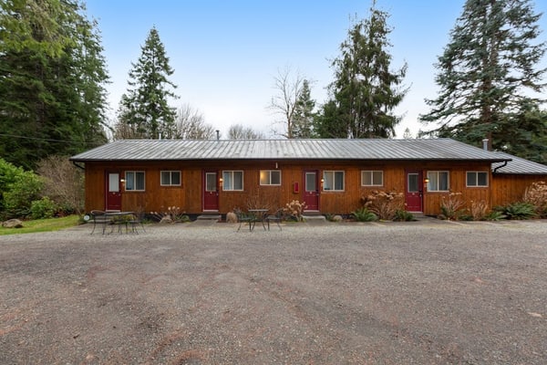 Complete multi-room inn for large group destination near Olympic National Park