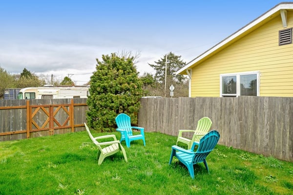 Family-Friendly, Two-Level Home w/Free WiFi, Gas Grill, Washer/Dryer, & Balcony