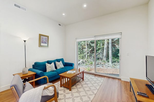 Charming Retreat for Two w/ Great Views, Near Golf & Beach, Wifi, Close to Town