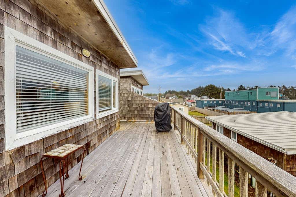 Oceanview & dog-friendly home with fenced yard - dig for clams