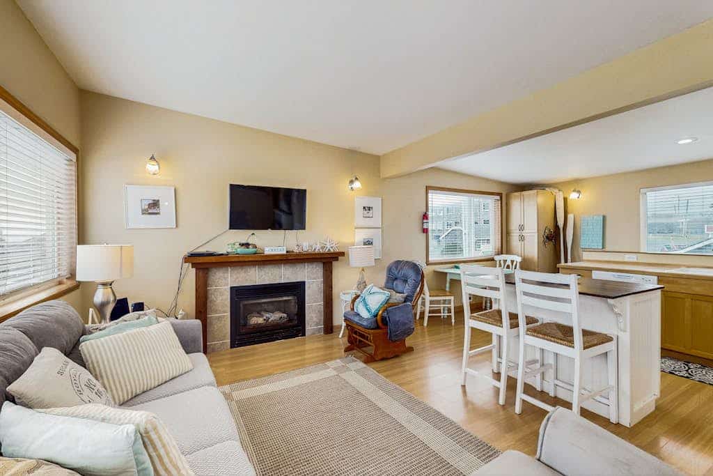 Oceanview & dog-friendly home with fenced yard - dig for clams