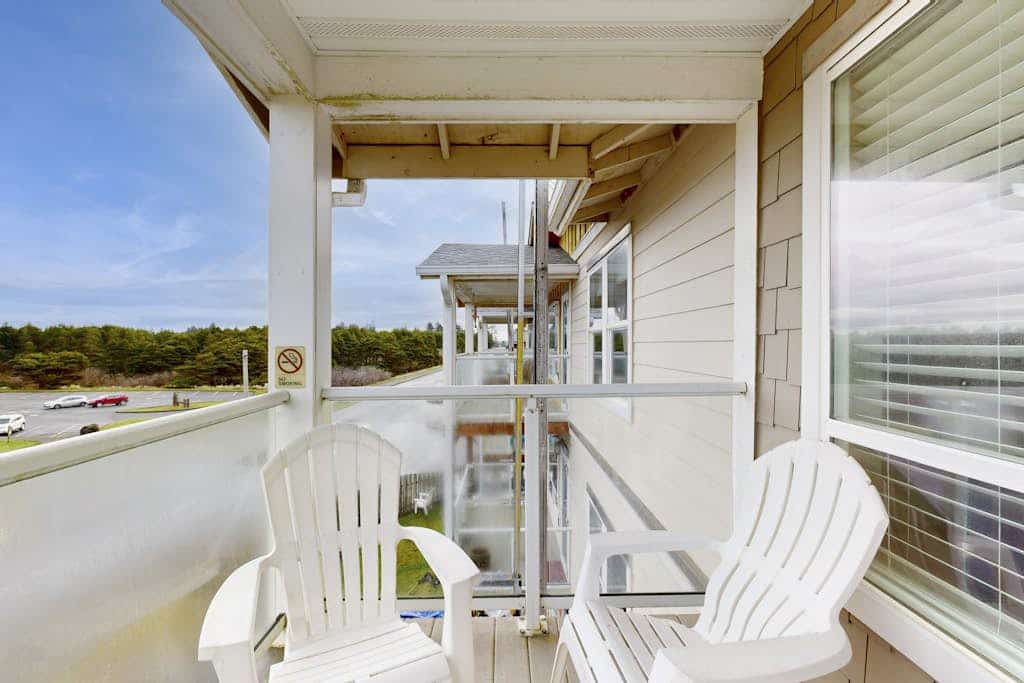 Top floor condo with ocean, jetty, & lighthouse views - dogs OK