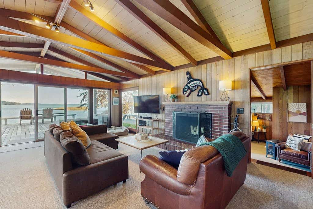 Peaceful Waterfront Living in Gig Harbor – Coastal Comfort & Charm