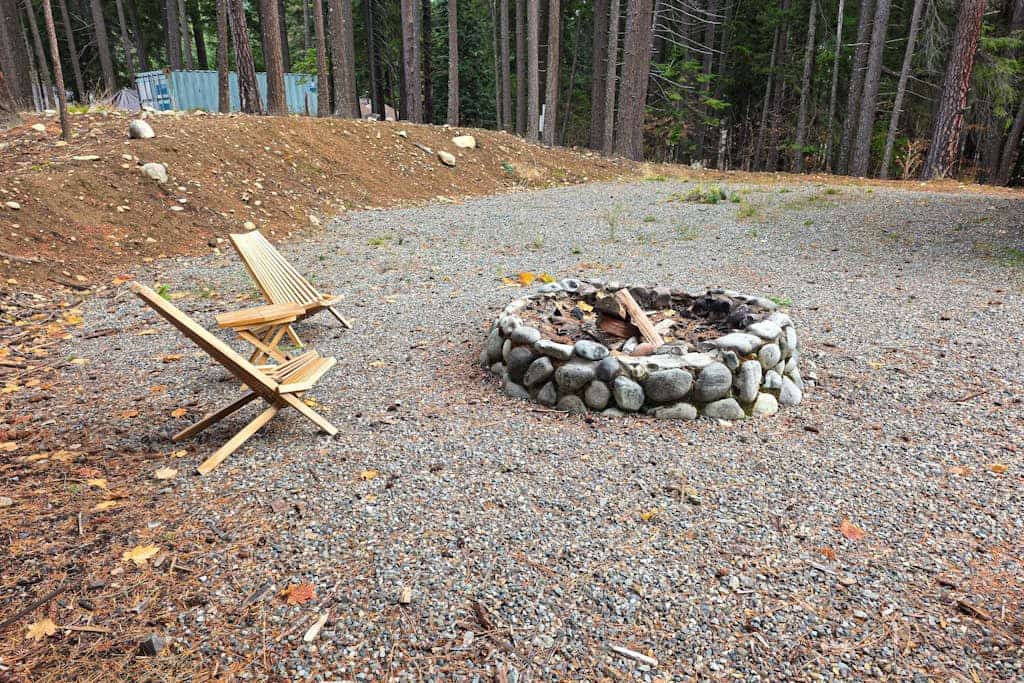 Charming cabin w/ deck, fire pit, fast wifi & great location