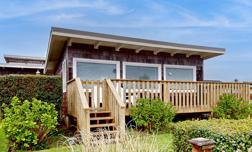 Beautiful & colorful cottage with ocean views & deck - steps to the beach