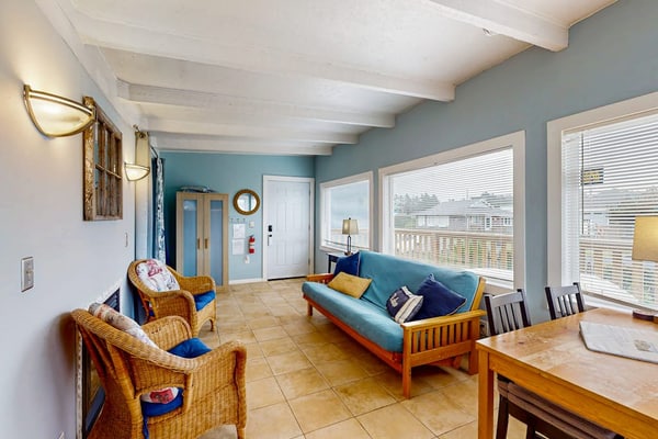 Beautiful & colorful cottage with ocean views & deck - steps to the beach