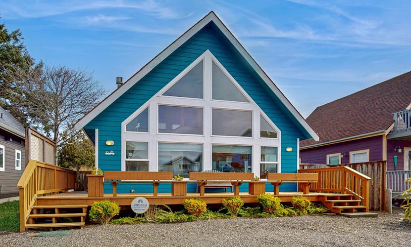 Dog-friendly cottage with WiFi, fireplace, full backyard, & ocean views